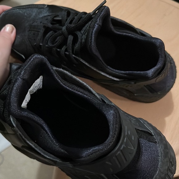 Nike women Huarache all black shoes size US 8 / Eur 39 - Picture 3 of 9